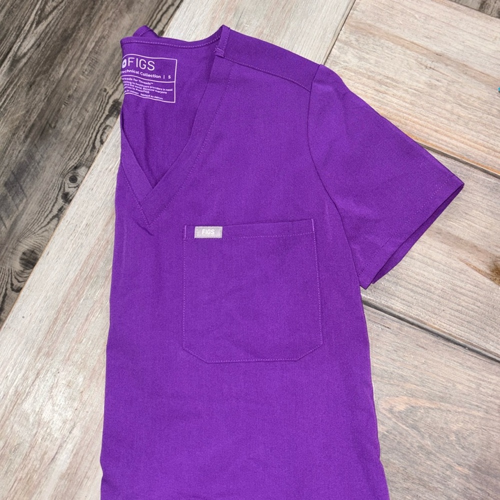 Figs size small purple Catarina one pocket scrub top
